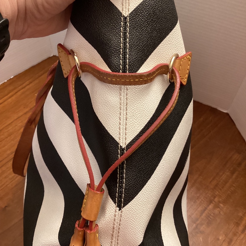 Dooney & Bourke Black and White Zigzag Shoulder Bag - Picture 7 of 16